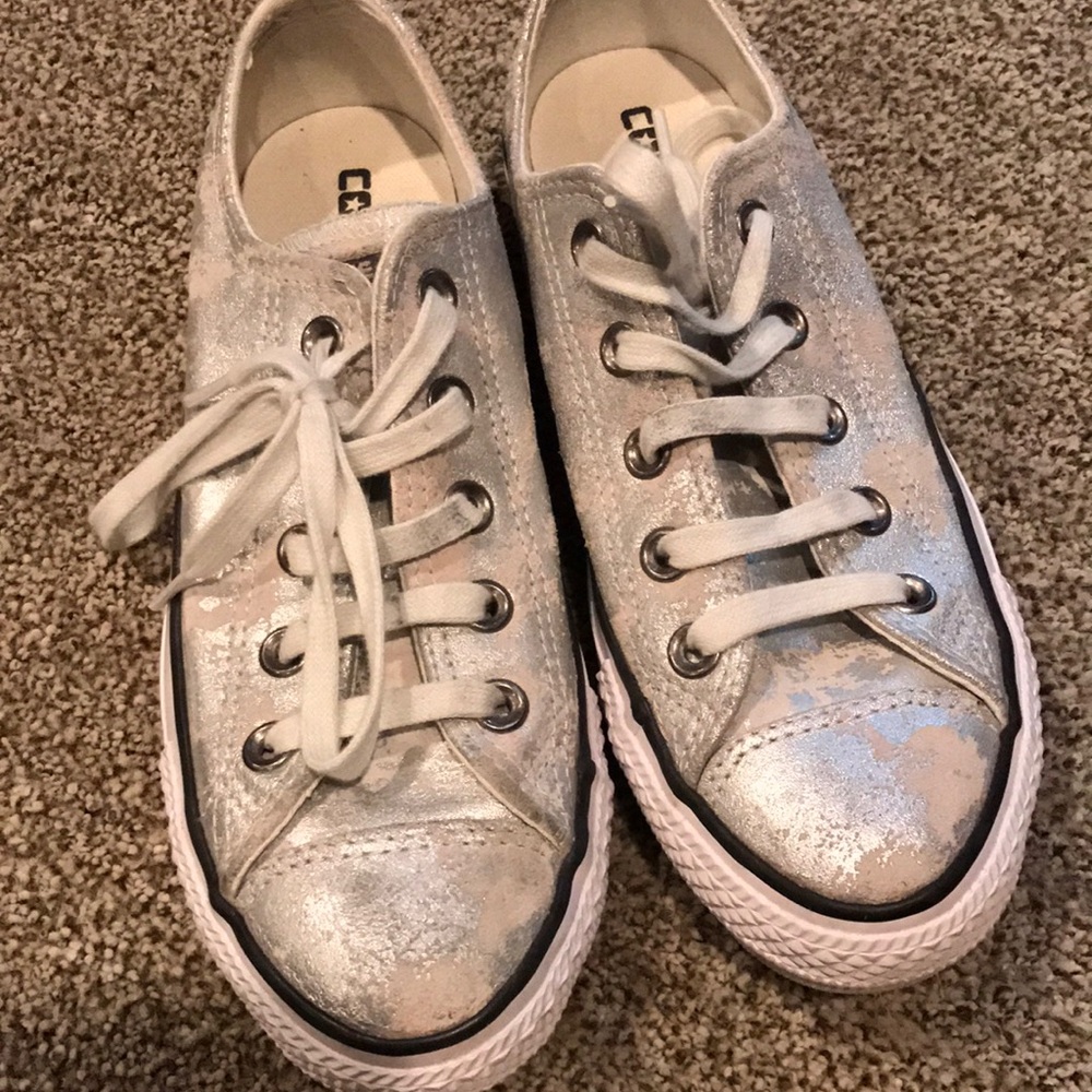 Converse tennis shoes